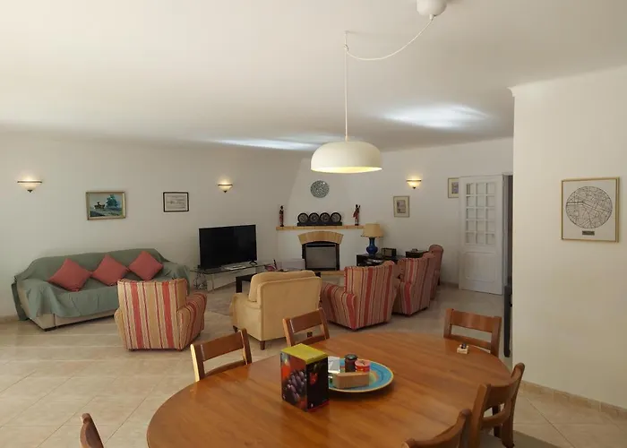 וילה The Pinewood וילהמורה