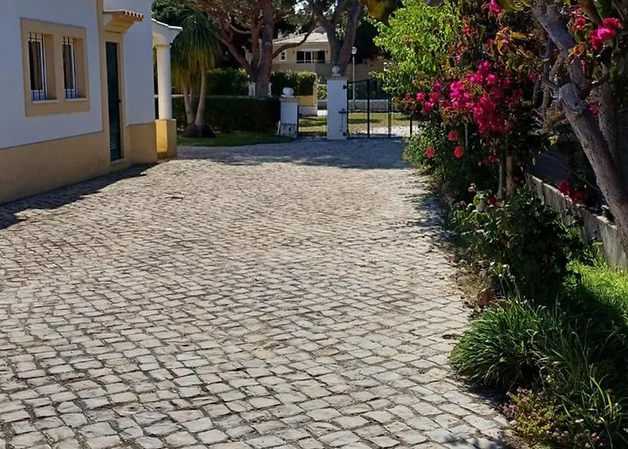 וילה The Pinewood