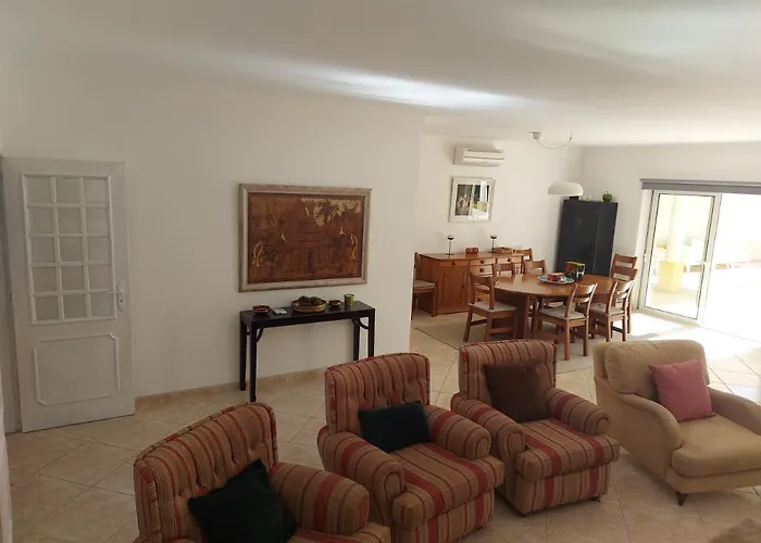 The Pinewood Willa *