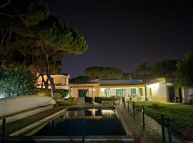 The Pinewood Βίλα *