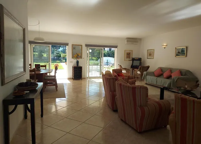 The Pinewood * Βιλαμούρα